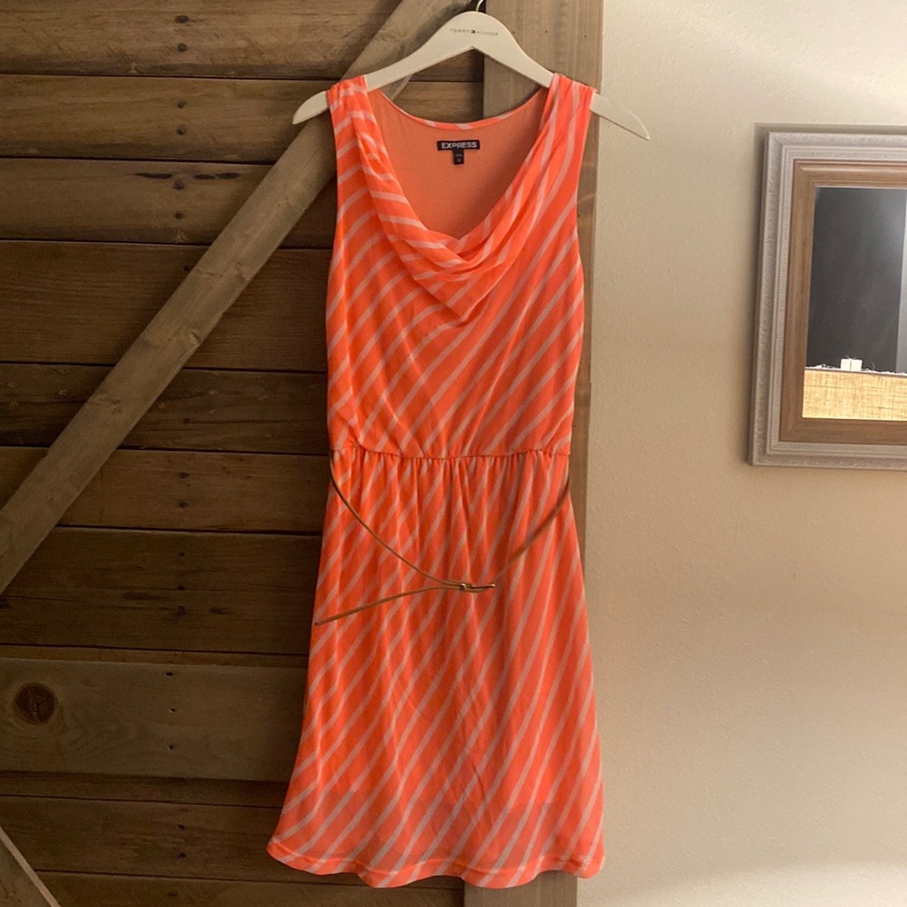 Express summer dress in bright Pink